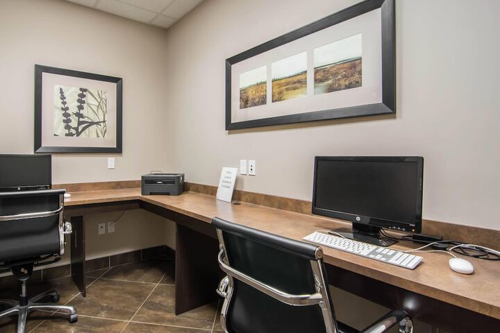 Business Center 36 of 38