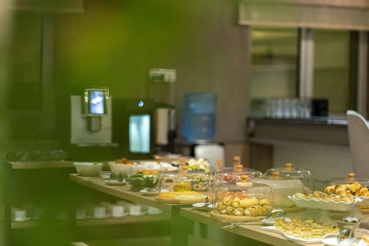 Dining 33 of 35