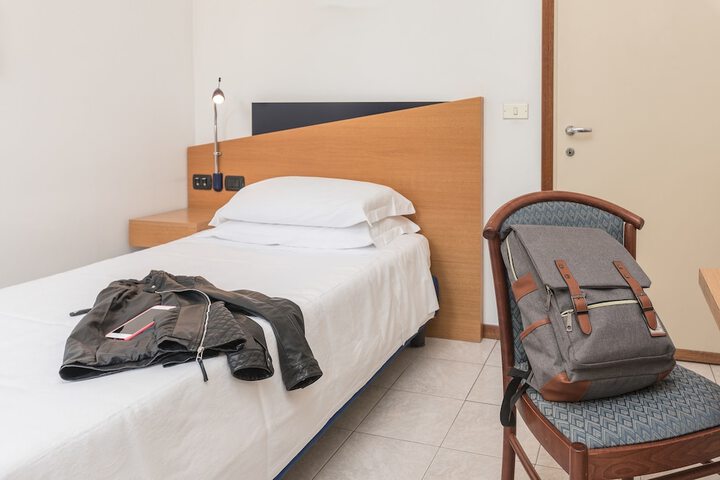 Room 6 of 114