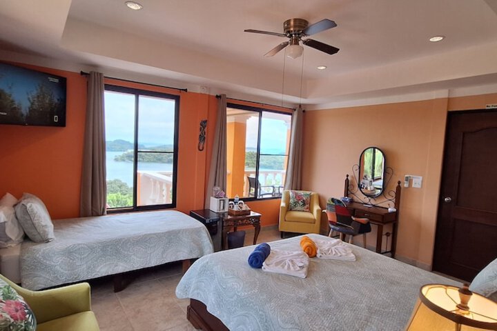 Room 8 of 125