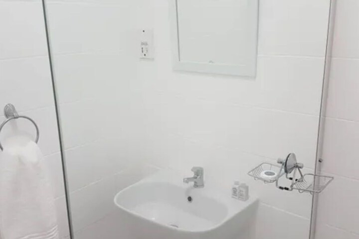 Room 7 of 32