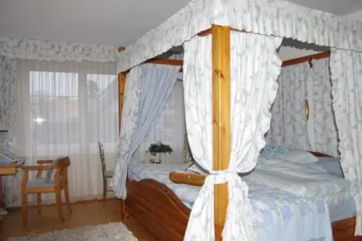Room 3 of 12