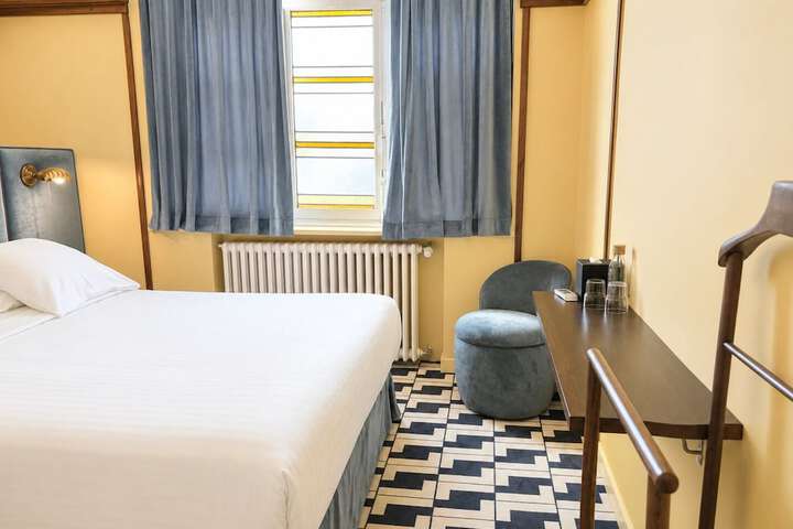 Room 8 of 88