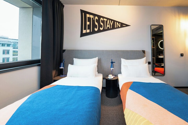 Room 48 of 146