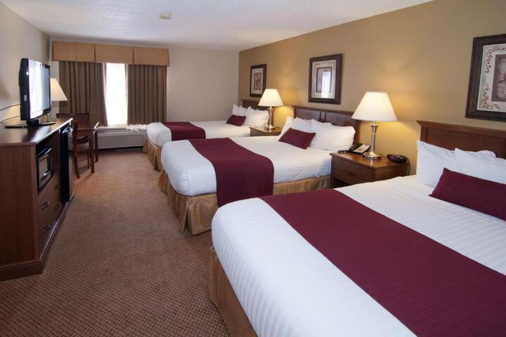 1 King Bed Microwave and Refrigerator WiFi Full Breakfast (17 of 23)