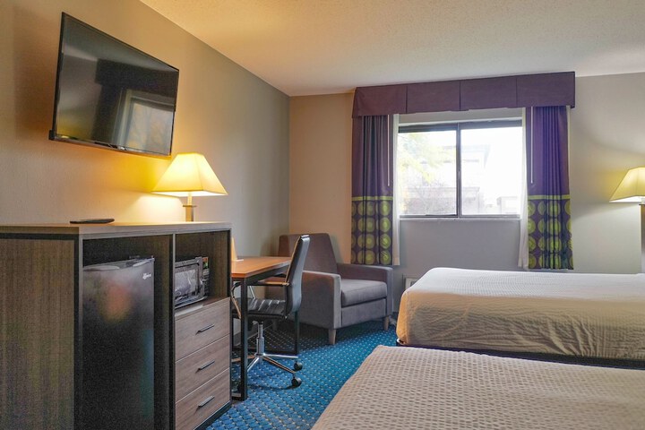 2 Queen Beds (3 of 14)