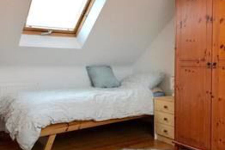 Room 9 of 33