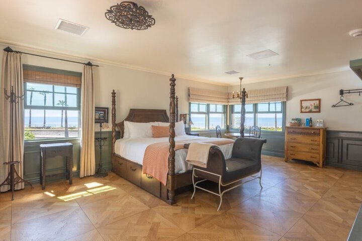 Room 18 of 105
