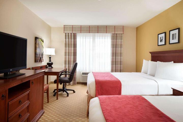 2 Queen Beds (8 of 8)