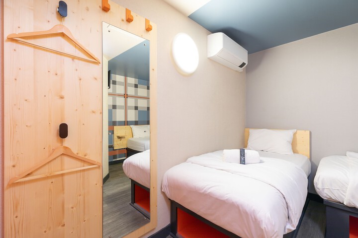 Room 13 of 46