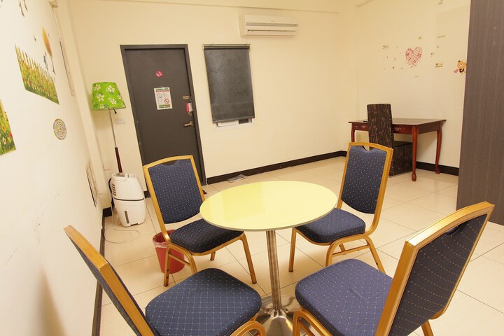 Room 6 of 44