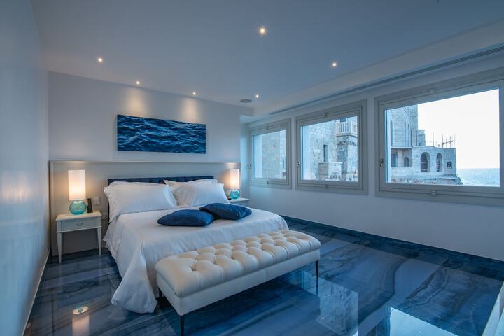 Room 12 of 73