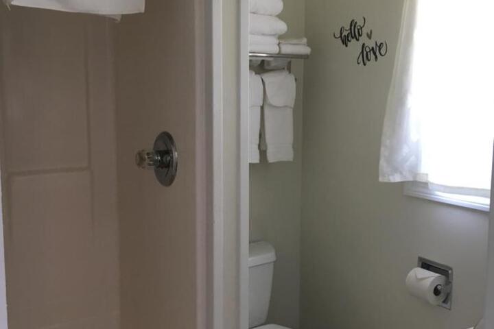 Comfort Double Room 2 Double Beds Lake View (3 of 4)