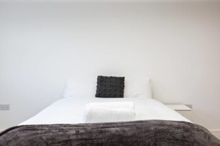 Room 4 of 9