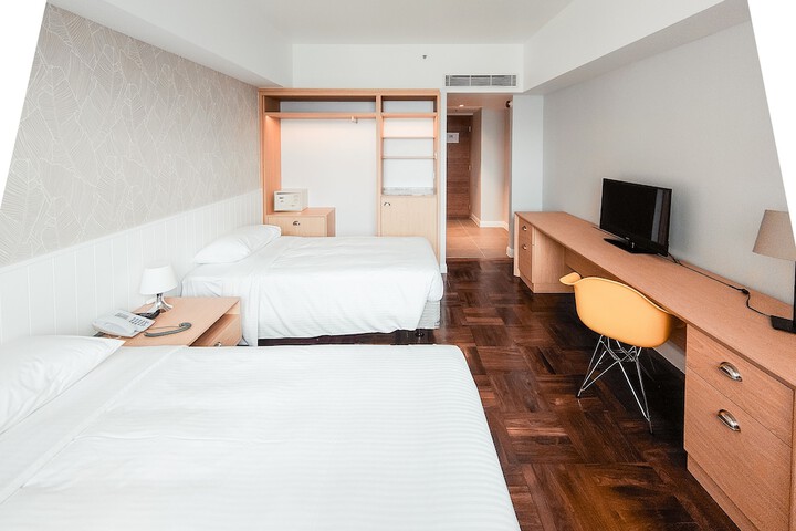Room 13 of 31