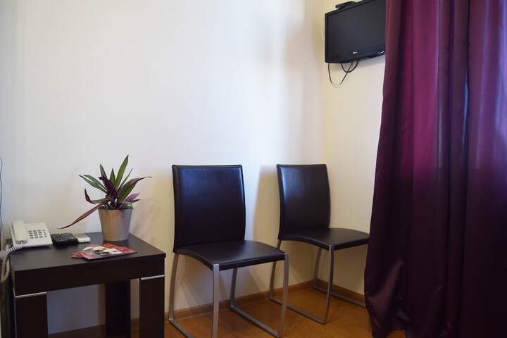 Room 16 of 83