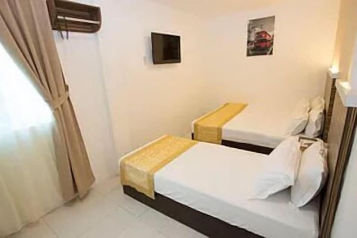 Room 4 of 14