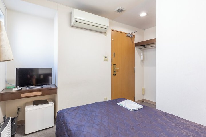 Room 27 of 77