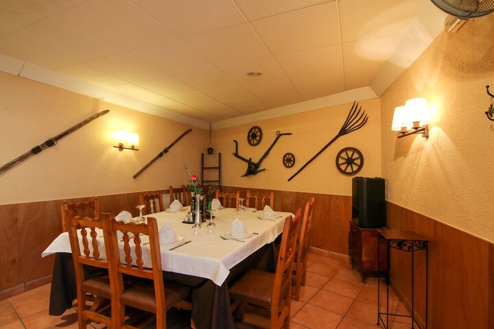 Dining 33 of 57