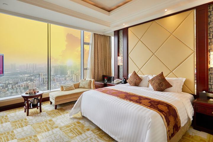 Room 28 of 103