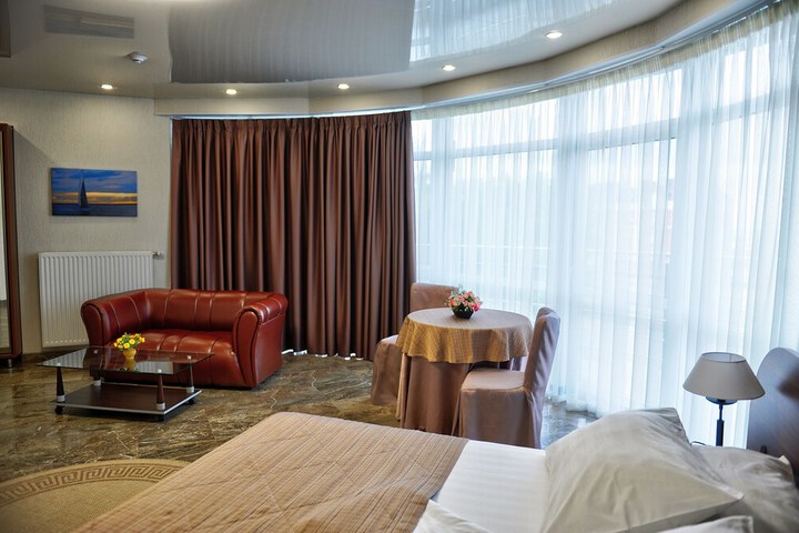 Room 4 of 62