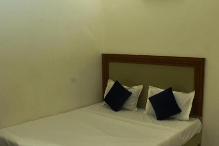 Hotel J K and Restaurant Couple Friendly