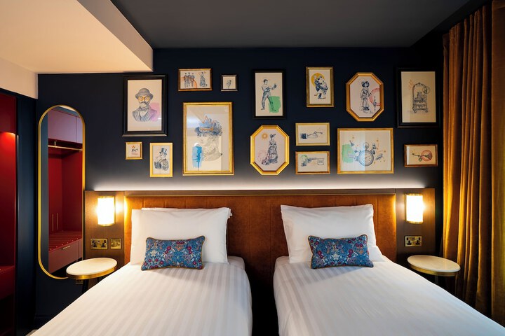 Room 5 of 27