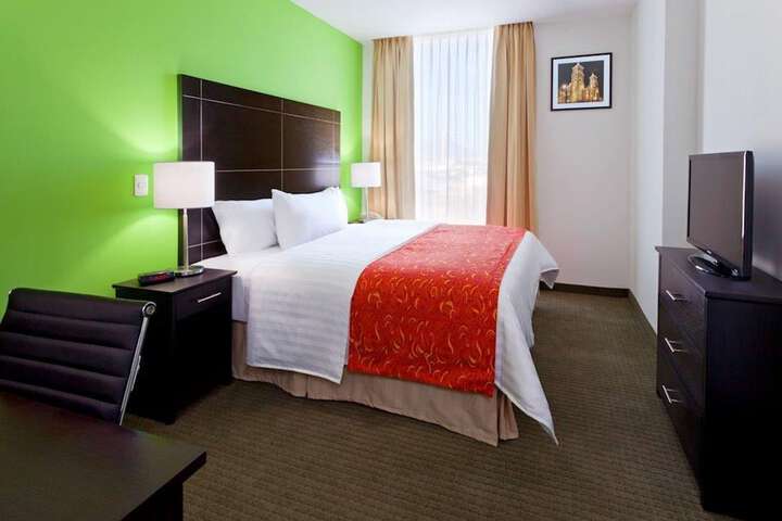 Room 6 of 94