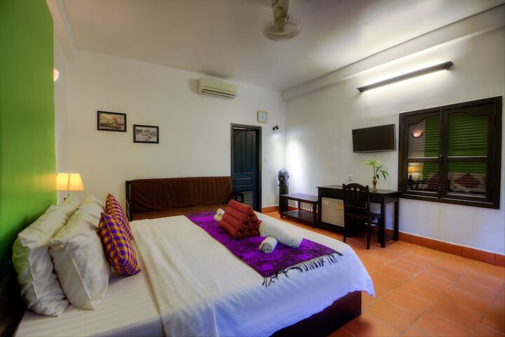 Room 4 of 73
