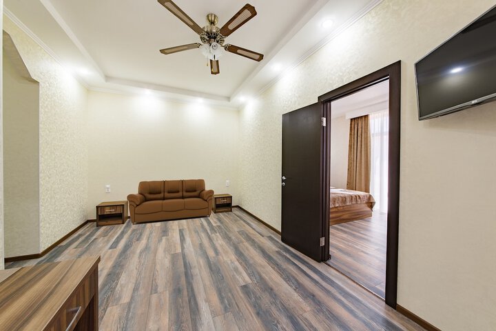 Room 18 of 32