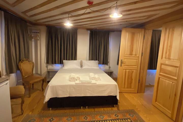 Room 12 of 48
