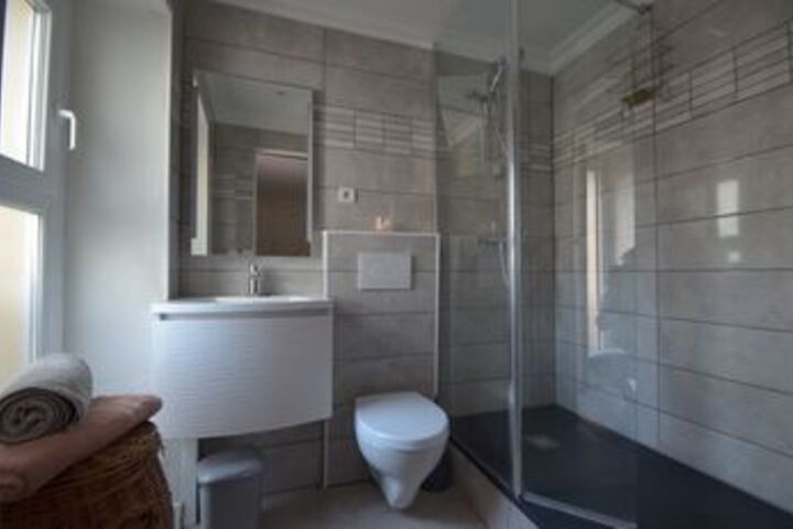 Room 4 of 10