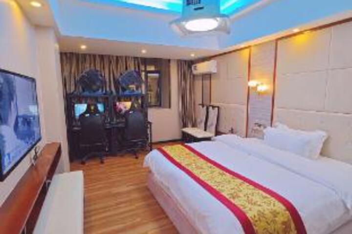 Room 4 of 6