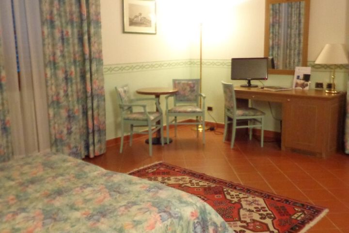 Room 7 of 28