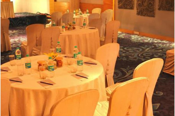 Ballroom/Hall 28 of 44