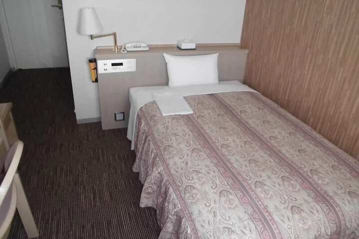 Room 12 of 20