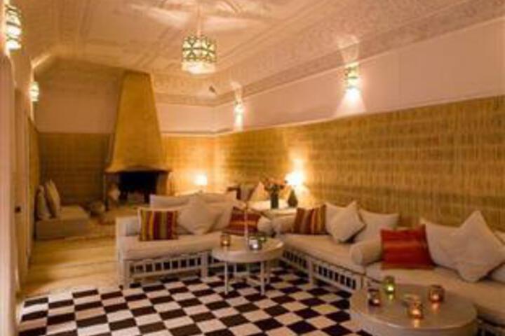 Lounge 2 of 5