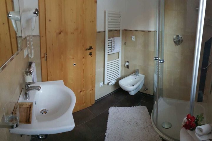 Room 4 of 47