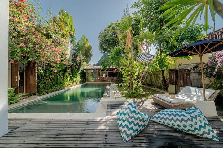 Hotel with Pool