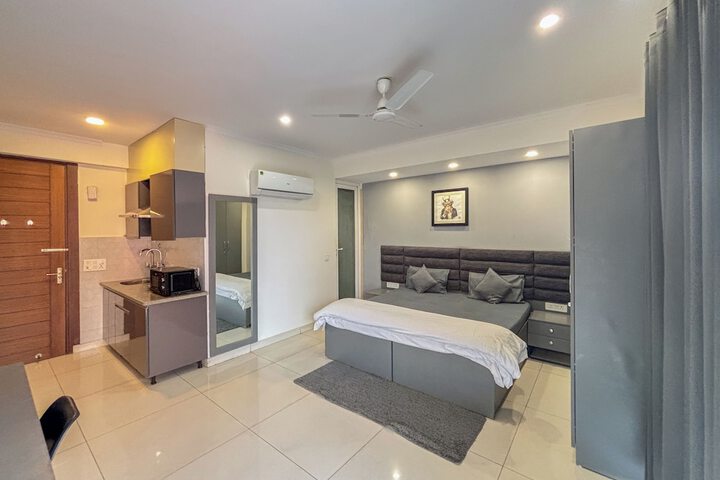 Room 13 of 32