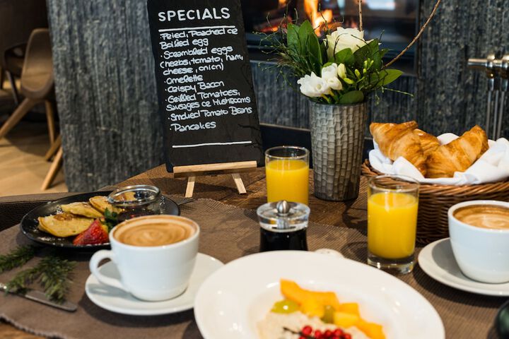 Breakfast/Coffee Service 69 of 104