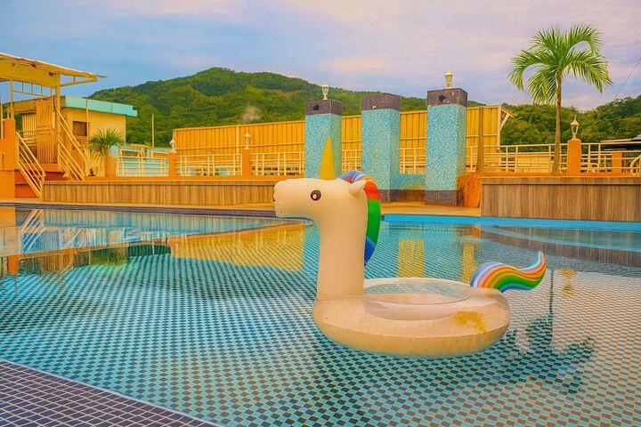 Pool 93 of 127