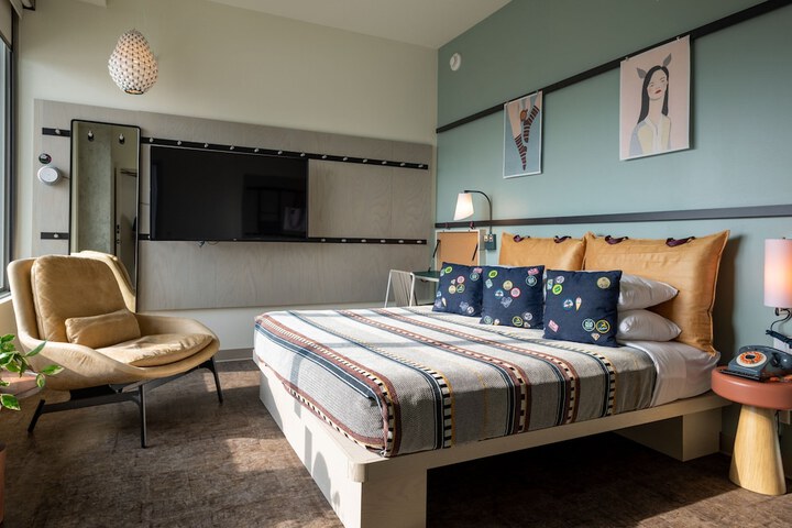 Room 3 of 48