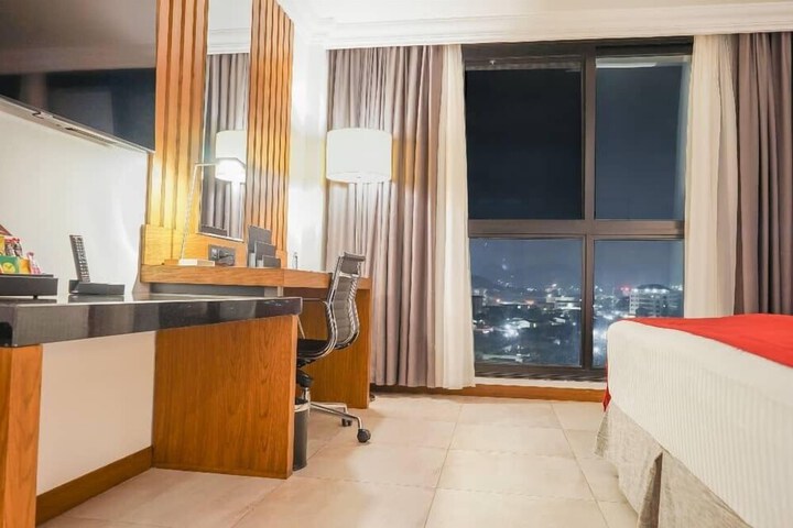 Room 30 of 117
