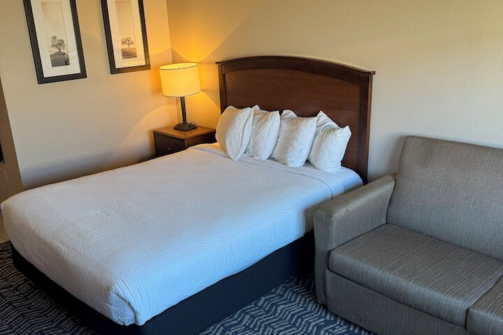 Room 33 of 66