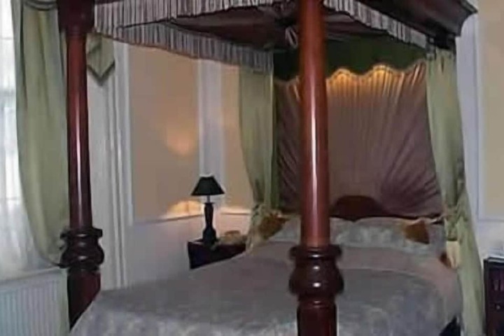 Room 15 of 25