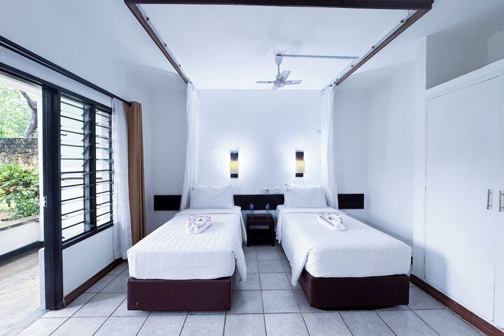 Room 10 of 103