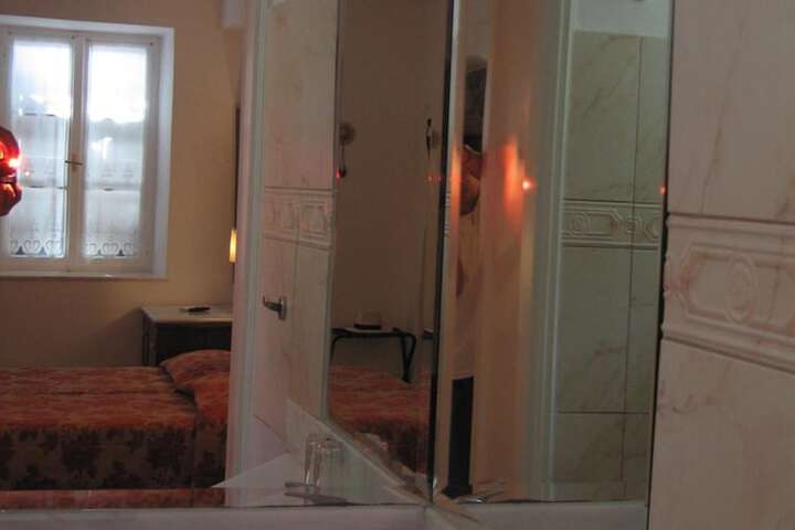 Room 39 of 61