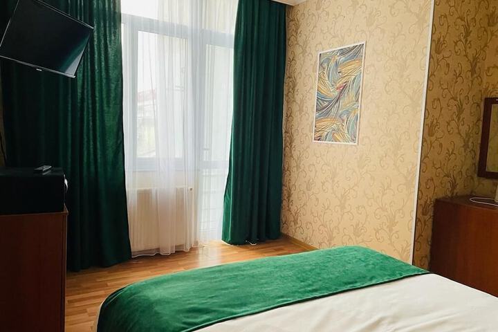 Room 3 of 37