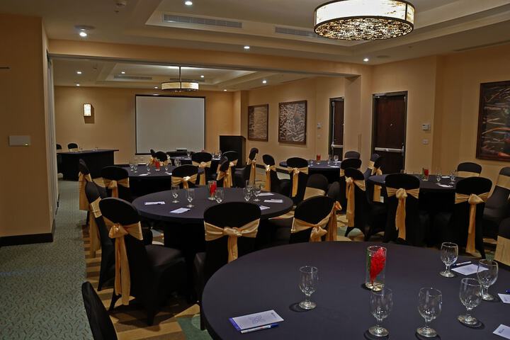 Ballroom/Hall 53 of 82